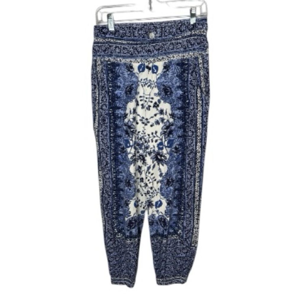 Anthropology Blue and White Floral Patterned Pants Size 6.